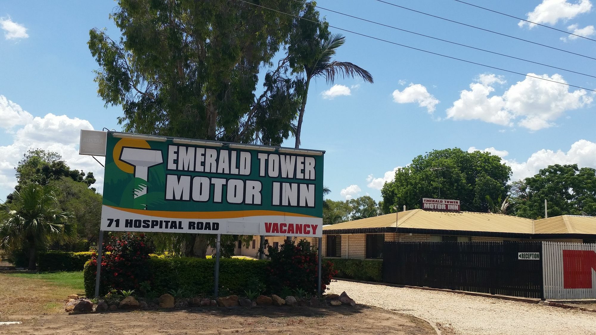 Emerald Tower Motor Inn Exteriér fotografie